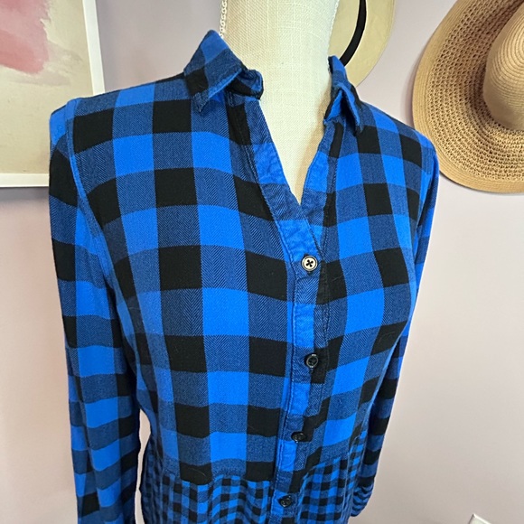 Beautiful black and royal blue soft flannel shirt. Very dressy looking. - Picture 4 of 10